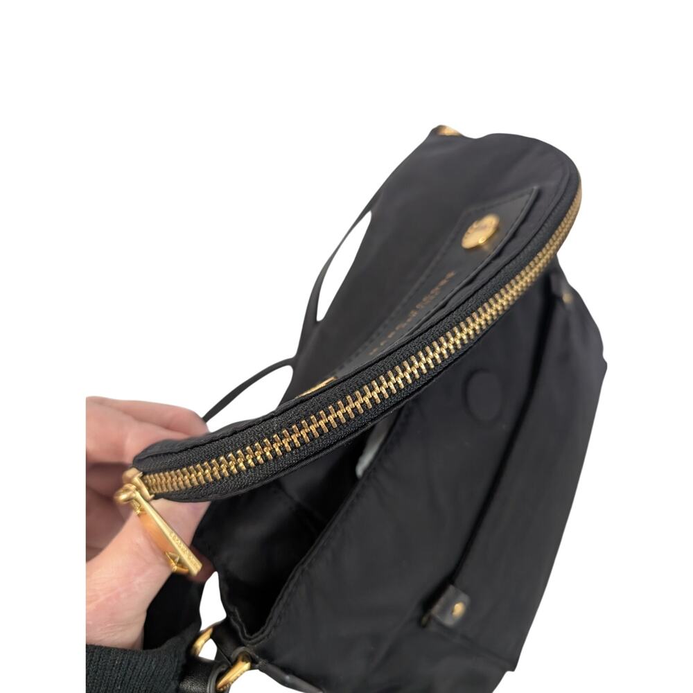 MARC JACOBS! LUXE BLACK SATEEN, GOLD HARDWARE, ZIPPER TOP CROSSBODY, PURSE, BAG! - Picture 9 of 14